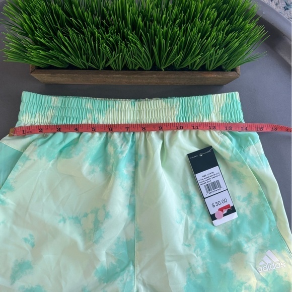 Adidas Shorts NWT Boy’s Large Size 14/16 ‘Almost Lime’ - Picture 7 of 8